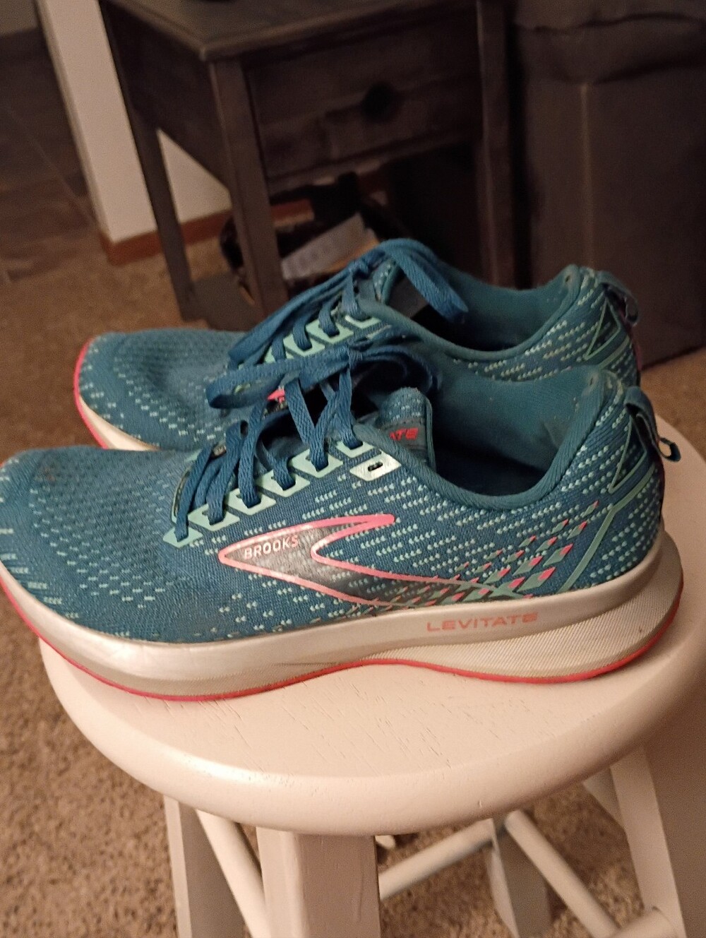 Brooks Levitate Women's Running Shoes - Teal with Pink Highlights Size 7.5